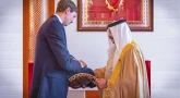Jared Kushner offre un Séfer Torah au roi du Bahreïn pour les juifs du pays