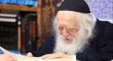 Rabbi 'Haim Kanievsky sourit - Sim'ha