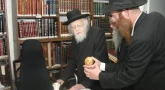 Devinette : quelle mitsva Rav Elyashiv va-t-il accomplir ?
