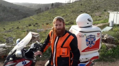 Belle histoire : sauvetage d’un bébé par un bénévole en Israël une semaine après qu’il ait contribué à sa naissance