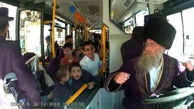 Avez-vous déjà fêté votre "Bar-Mitsbus" ?