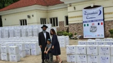 Kiddouch Hachem : pour le Ramadan, des juifs orthodoxes remettent des milliers de colis alimentaires aux nécessiteux du Nigéria