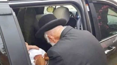 Une Brit-Mila dans la voiture 2 minutes avant le coucher du soleil !