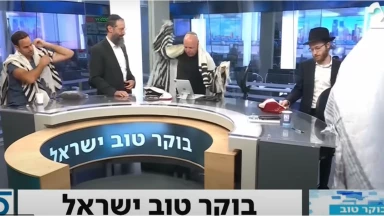Mise des Téfilines en direct sur un plateau TV en Israël