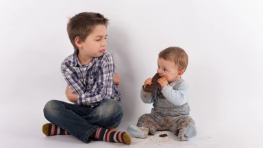 Gérer la jalousie chez nos enfants (surtout à 'Hanouka !)