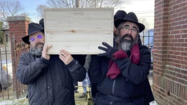 Un geste d'amour des parents, un demi-siècle plus tard...