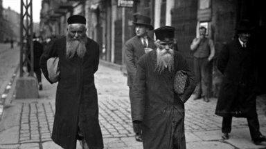 Enterrement d’une victime juive du ghetto de Varsovie