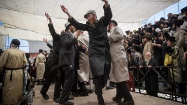 Ils boivent et nous buvons : cherchez la différence…