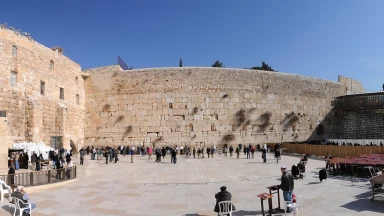 Un complexe de salles de deux millénaires mis à jour à proximité du Kotel