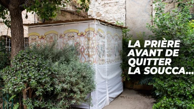 La prière avant de quitter la Soucca...