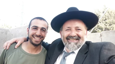 Le Rav Haddad poursuit son inlassable travail de terrain au service des ‘Hayalim