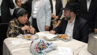 Rabbanite Kanievsky - des invités, même pour la 'Séoudat Hamafséket'