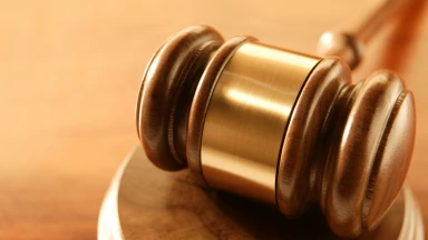 Beth-Din : Acher a loué un hôtel dans les Alpes...