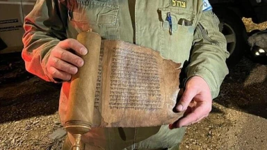 Une Méguilat Esther datant de plusieurs siècles sauvée du séisme en Turquie