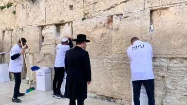 Ménage de Pessa’h au Kotel