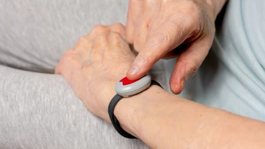 Bracelet d’alarme, permis le Chabbath ?