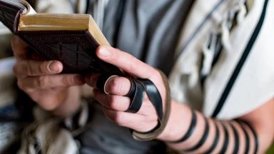 Lorsque j’ai commencé à mettre les Téfilines, ma femme a ouvert les yeux…