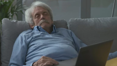 Réveiller son père pour son honneur : permis ?