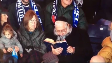 Même au stade, chaque instant d’étude de Torah est précieux !