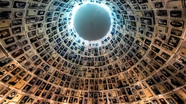 "Tout est pour le bien" ? Et la Shoah ?