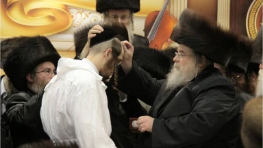 Quand le Rebbe de la ‘Hassidout Belz entonne ‘Hatanou Léfanékha selon l’air Séfarade !