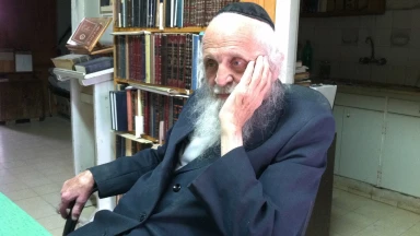 Atteint du Covid, il prie à la synagogue et contamine mortellement un Rav centenaire