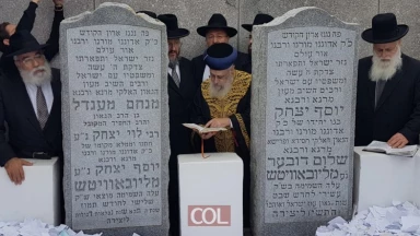 Le Grand-Rabbin d’Israël pèlerine la tombe du Rabbi de Loubavitch