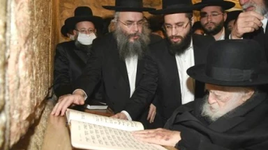 Retour de Rav Kanievsky au Kotel, la première fois depuis le début du Covid-19