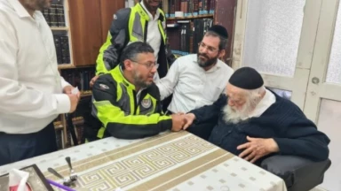 Rencontre entre Rav ‘Haïm Kanievsky et le médecin qui a déterminé la mort de 39 victimes de Mérone