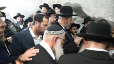 Pèlerinage sur la tombe de Yéochoua bin Noun et Calev ben Yéfouné par le grand-rabbin d’Israël Rav Lau