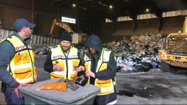 ‘Hessed insolite : des bénévoles recherchent des Téfilines dans une décharge !