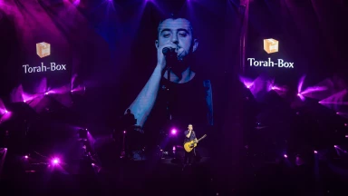 Photos du concert mémorable organisé par Torah-Box avec Ishay Ribo