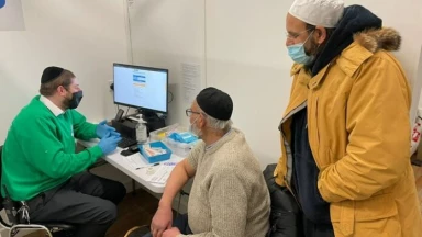 Kiddouch Hachem à Londres : la communauté juive orthodoxe vaccine des musulmans