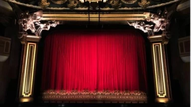 Y a-t-il un sens à cette comédie ?