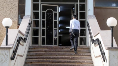 Il gagne 3 millions de dollars en contrant une publicité indécente face à une Yéchiva !