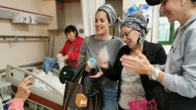 Zoom sur l’action engagée et inspirante des bénévoles de Torah-Box auprès des malades de 'Hadera