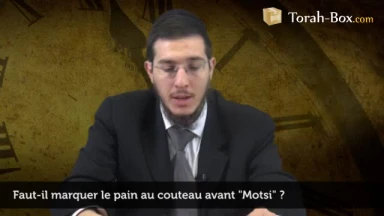 Faut-il marquer le pain au couteau avant "Motsi" ?