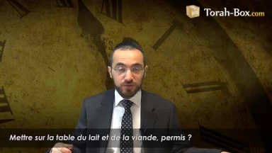 Poser du lait et de la viande sur une même table