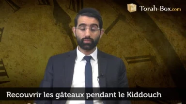 Recouvrir les gâteaux pendant le Kiddouch du matin