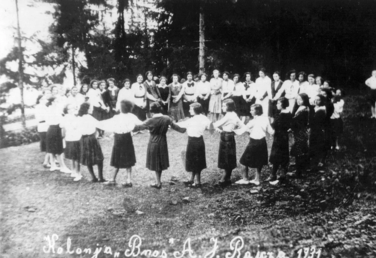 Ca s'est pass&eacute; un 21 d&eacute;cembre 1880 - Les filles entrent au lyc&eacute;e