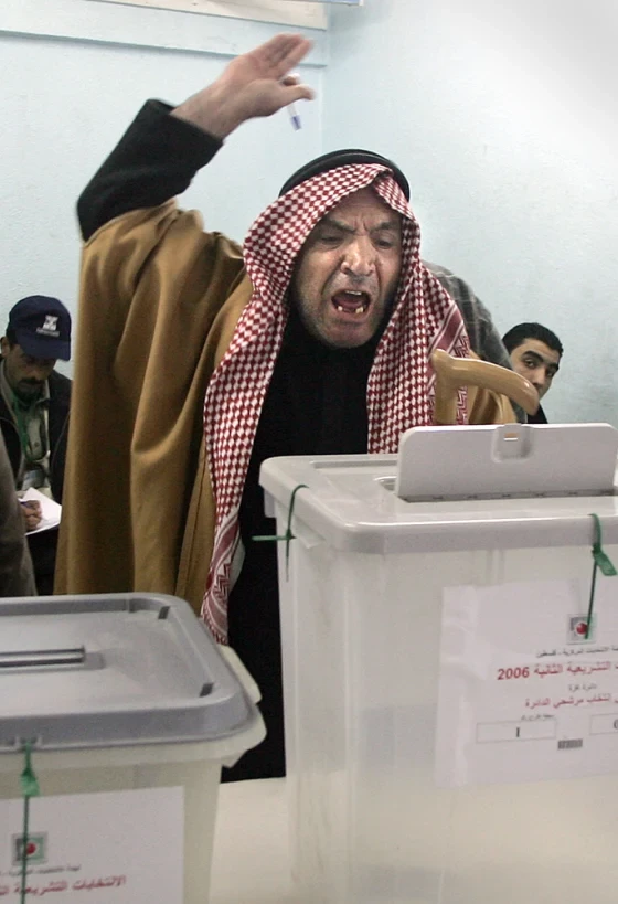 Ca s'est pass&eacute; un 25 janvier 2006 - Les palestiniens &eacute;lisent le 