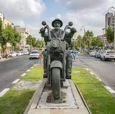 Le Rabbin en Harley… avec des ailes