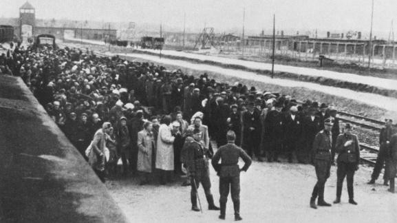Nazis dans un camps de déportation