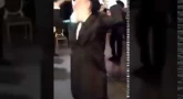 Regardez la danse du Rav Elbaz au mariage d’un de ses étudiants orphelins