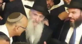 Vidéo : Rav David ‘Haï Abi’hssira danse pour le mariage de sa petite-fille !