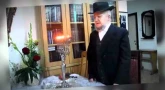 [Vidéo] Rav Méir Mazouz allume sa 'Hanoukia à Bnei-Brak