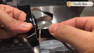 Comment faire le nœud des Téfilines de la tête