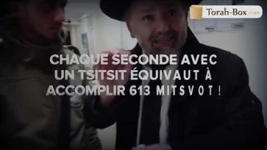 Jour du jeûne : Distribution d’un Tsitsit Katan pour chaque soldat