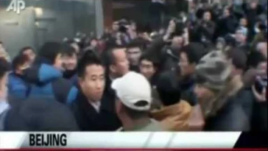 [Vidéo] Bagarres pour l'iPhone 4S : les Talons du Machia'h !