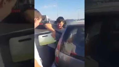 ‘Héssed en vidéo : 2 étudiants de Yéchiva aident cette dame en panne sur l'autoroute !